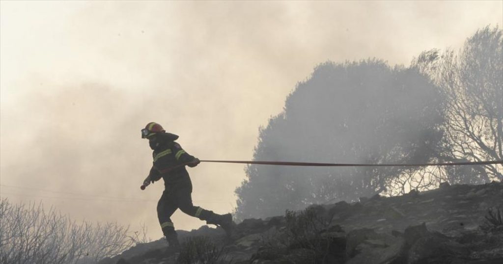 Βρέθηκαν υπολείμματα φωτοβολίδας- Έρευνες ΔΑΕΕ- ΕΛΑΣ για τον εντοπισμό των δραστών